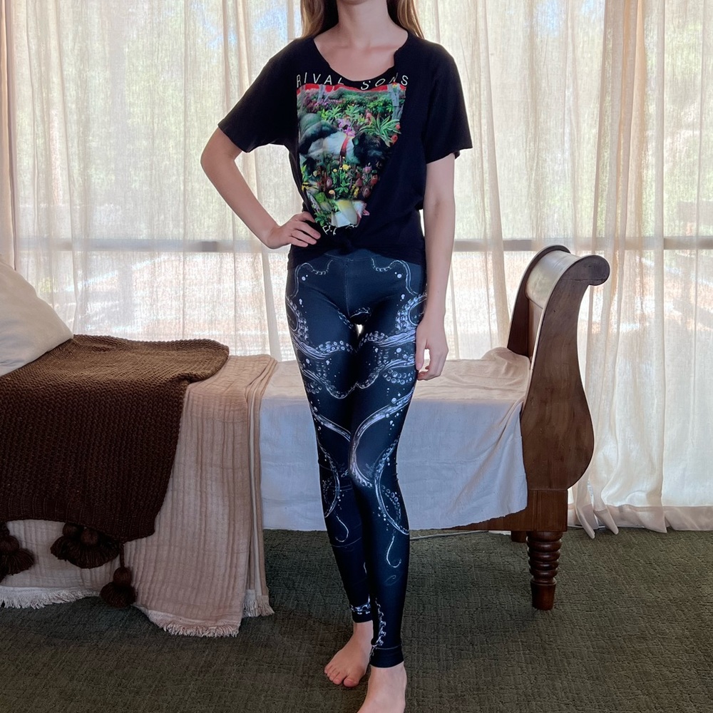 Octopus Leggings by Society6 XS black and white.